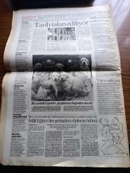 Cumhuriyet Gazetesi - Turkish Newspaper - 21 Haziran 1994 - Meclis DGM başsavcısı Nusret Demiral'a direniyor - DEP kökenli iki bağımsız milletvekili Selim Sadak ve Sedat Yurtdaş hakkında gözaltı talimatı - Mahmut Alınak Avrupa'daki DEP'lilere sert çıktı - kerbela şehitleri kanlı anıldı Fotoğrafı - Tofaş fiyat düşürdü - ÖYS deneme sınavı - DGM İddianamesi İBDA- C PKK'ye destek veriyor - Tansu Çiller'in serveti gayrimeşru - elektrik ampulü gibi laiklik yazan İlhan Selçuk - SHP Onursal Başkanı Erdal İnönü laiklikten ödün veremeyiz - özelleştirme kamu mülkü haraç mezat yazan Aydın Engin - Yahya Demirel'e 2.7 trilyonluk teşvik - Riyad Yemeni görmek istiyor - Türklerin Orta Asya düşü söndü - Yepes'in büyülü gitarı CRR'de fotoğraf - televizyonda günün filmleri - Efes Pilsen Obradoviç ile anlaştı ama sırp federasyonu izin vermedi - ABD 94 Dünya kupasında sürprizler yaşanıyor - eşcinsel olimpiyatı futbolu bastırdı - Galatasaray Salzburg'un kalecisi Conrad ile prensipte anlaştı