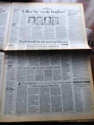 Cumhuriyet Gazetesi - Turkish Newspaper - 11 Kasım 1996 - Atatürk ölüm yıldönümünde anıldı - Anıtkabir'e yürüyen onbinler haykırdı şeriata geçit yok fotoğraf - Kayseri'nin Refah Partili Belediye Başkanı Şükrü Karatepe laikliğe kin kustu - Necmettin Erbakan rahatsız oldu - polis ülkücü Abdullah Çatlı'yı kayırdı - Yekta Güngör Özden'e Atatürk ödülü - sağ basında anma sendromu - Milli takım San Marino'ya fark attı - Müslüman boksör Mike Tyson'ı da yendiler - Sultanbeyli'ye Atatürk anıtı - Yaşar Kemal'e yazan Talip Apaydın - Tansu Çiller'in ayak bağları Mehmet Ağar Necdet Menzil Ünal Erkan Yalım Erez fotoğraf - Barolar temiz devlet istedi - Türk askeri Ürdün çölünde - Bosna'da Mladiç temizliği - Urfa'nın Bijanları - Londra Film festivali 40 yaşında - haftanın sanat çizelgesi - Frank Sinatra taburcu edildi - televizyon programı - A milli futbol takımı Hyat Regancy Otel'de düzenlenen Atatürk köşesinde saygı duruşunda bulundu fotoğraf - milli takımı Oktay Derelioğlu coşturdu