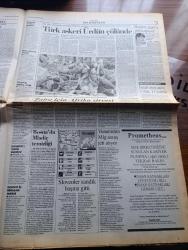 Cumhuriyet Gazetesi - Turkish Newspaper - 11 Kasım 1996 - Atatürk ölüm yıldönümünde anıldı - Anıtkabir'e yürüyen onbinler haykırdı şeriata geçit yok fotoğraf - Kayseri'nin Refah Partili Belediye Başkanı Şükrü Karatepe laikliğe kin kustu - Necmettin Erbakan rahatsız oldu - polis ülkücü Abdullah Çatlı'yı kayırdı - Yekta Güngör Özden'e Atatürk ödülü - sağ basında anma sendromu - Milli takım San Marino'ya fark attı - Müslüman boksör Mike Tyson'ı da yendiler - Sultanbeyli'ye Atatürk anıtı - Yaşar Kemal'e yazan Talip Apaydın - Tansu Çiller'in ayak bağları Mehmet Ağar Necdet Menzil Ünal Erkan Yalım Erez fotoğraf - Barolar temiz devlet istedi - Türk askeri Ürdün çölünde - Bosna'da Mladiç temizliği - Urfa'nın Bijanları - Londra Film festivali 40 yaşında - haftanın sanat çizelgesi - Frank Sinatra taburcu edildi - televizyon programı - A milli futbol takımı Hyat Regancy Otel'de düzenlenen Atatürk köşesinde saygı duruşunda bulundu fotoğraf - milli takımı Oktay Derelioğlu coşturdu