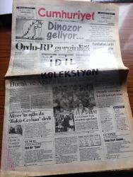 Cumhuriyet Gazetesi - Turkish Newspaper - 10 Aralık 1996 - Ordu Refah Partisi gerginliği - Başbakan Necmettin Erbakan YAŞ'a katılmadığı için komutanların yemeğine çağrılmadı - bakan Necati Çelik'ten orduya tepki - mecliste darbe tartışması - Sedat Bucak ve Mehmet Ağar'a ağır suçlama - Haydar Aliyev'in oğlu İlham Aliyev de Bakü Ceyhan Dedi - Fikret Otyam'ın Anadolu sevdalıları - müslümanmış yazan İlhan Selçuk - konuşmalarında bölücülük yapmakla suçlanan Ertuğrul Kürkçü ve Ragıp Duran aklandı - Susurluk kazası üzerine temiz toplum çağrısı - Alman kadınlardan Leyla Zana için 2 bin imza - ülkücüler tarafından öldürülen liseli Engin Uslu alkışlarla uğurlandı - Şevket Kazan El Ezher sorusuna kızdı - Miloseviç'e karşı protesto eylemlerine işçiler de greve giderek katılıyorlar - Atatürk'ün okuyamadığı Kurtuluş savaşı destanı - Nazım Hikmet'ten Kuvayi Milliye - sanatlar Nasrettin Hoca'yı  yorumluyor - roman yazarı Marin Sorescu öldü - televizyon programı - Fenerbahçeli kaleci Rüştü Rençber