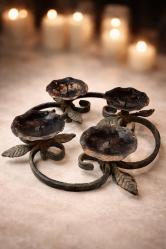 Vintage Ferforje Mumluk Rustik ve vintage dekor sevenler için çok şık bir parça. 4’lü ferforje tasarımıyla hem masa hem de sehpa dekorunda çok güzel durur. 30x9 cm  • Ferforje metal • 4 adet mum yeri • Vintage / rustik dekor için ideal • Sağlam ve dekoratif parça Ev dekoruna sıcak ve nostaljik bir hava katmak isteyenler için.