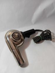 antika AEG Saç Kurutma Makinesi. 110 wolt orjinal herşeyi ile. metal gövdeli. 110 wolt olduğu için deneme yapılamadı koleksiyon dekorluk olarak satışta. çalışıp çalışmadığı bilinmiyor