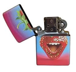 Gülen Çilek Zippo Tarzı Benzinli Çakmak Siyah