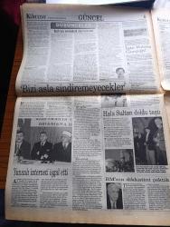 Büyük Kurultay Gazetesi - Turkish Newspaper - 9 Şubat 1998 - Susurluk adına ihanet çemberi - Ebulfez Elçibey ittifakla yeniden genel başkan seçildi - Azerbaycan'da AHCP rüzgarı fotoğraf - Türkmenlerin Hakkı garantiye alınmalı - memura grev hakkı verilmeli - Doğu Türkistan'da 192 Türk idam edildi - büyükelçiler MHP'yi ziyaret etti - memura sendika yasasını MHP yakın takibe  aldı - DHKPC'liler devlete isyan bayrağı açtılar - özel tim'de bıyık operasyonu - madalyalı tek ülke Türkiye - tarihi konuşturmak yazan Mustafa Buhan - Yunanlı interneti işgal etti - Azerbaycan cumhurbaşkanı Haydar Aliyev Bakü Ceyhan boru hattı için teminat verdi - Dev Sol militarlığı tarafından katledilen Nihat Uygun rahmetle anıldı fotoğraf - ülkücü gözüyle Susurluk ve değerlendirmesi - ölümünün 6. Yıldönümü dolayısıyla Türkmen şairi  Mehmet İzzet Hattat - Atatürk ve maske olarak kullananlar - Din eğitimine Danıştay darbesi - Kürt vatandaşlarımıza Apo kin kustu - Şanar Yurdatapan'a 10 ay hapis fotoğraf