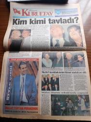 Büyük Kurultay Gazetesi - Turkish Newspaper - 19 Ocak 1998 - Ercan Karakaş Müjde Ar uğruna yuvasını yıktı fotoğraf - DYP'li eski bakanlardan Gökberk Ergenekon ses sanatçısı Nilüfer ile birlikte fotoğraf - Yıldırım Aktuna Ajda Pekkan ile beraber fotoğraf - hükümet hava gazı - Mustafa Kalemli meclisin itibarının korunması gerektiğini en çok dile getiren Başkan oydu - Refah Partisi kapatıldı - Abdullah Çatlı ve arkadaşları ASALA'yı etkisiz kıldı - öğretmenler yurt çapında fişleniyor - Samsun'da Yeni Harman sigaralarının isim hakkıyla Akhisar sigara fabrikasının %51'ini alan British American Tobacco şirketine satış işleminin altından Cem Duna çıktı - Bizde başörtü yasak İngiltere'de serbest - Bulgaristan'da hala  3 bölgede Türk şehitliği var - Kürt göçünde Talabani parmağı - Ahde Vefa ve ülkücüler - Rahmetli İlhan Darendelioğlu - Onbir Ayın Sultanı Ramazan sayfası - millet iftarını sokaklarda yapıyor - şehitler ölmez yazan Hasan Küçük - Tek Yol MHP yazan Hasan Basri Pehlivan