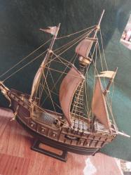 Yelkenli Gemi. Japon malı bakalit kasa radyolu yelkenli.. 29x29x13 cm Ebatlarında.