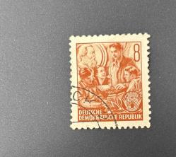 Almanya Pulu - Germany Stamp - Postadan Geçmiş Pul Filateli - DAMGALI -  Marksizm-Leninizm çalışması, Karl Marx'ın resminin önünde gençler Temalı Pul , 8 PARA - YABANCI PULLAR, NOSTALJİK DOĞUM GÜNÜ HEDİYESİ