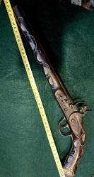 PİSTOV,  ESKİ ANTEP İŞİ SEDEF İŞLEMELİ DEKORLUK PİŞTOV..44 CM.