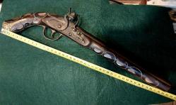 PİSTOV,  ESKİ ANTEP İŞİ SEDEF İŞLEMELİ DEKORLUK PİŞTOV..44 CM.