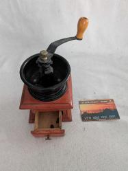 (No49) Fabric Marke K&M Ahşap üzeri metal değirmen