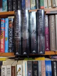 HUŞH HUŞH SERİSİ - FISILTI / ÇIĞLIK / SESSİZLİK / FİNAL (4 CİLT TAKIM)