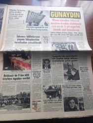Günaydın Gazetesi - Turkish Newspaper - 4 Şubat 1973 - öldürülen konsoloslarımız Mehmet Baydar ve Bahadır Demir'in cenazeleri getirildi Fotoğrafı - 2 şehit konsolosumuzun cenazeleri asker omuzlarında taşındı zincirlikuyu mezarlığında toprağa verildi fotoğraf - İzmir cezaevinde mahkum kızlar çiçek yapıyor fotoğraf - Berker İnanoğlu anlatıyor Behiye Aksoy ile geçen onyedi günlük evliliğim - İstanbul sinema programı - TV'de gördüklerimiz - Adnan Şenses şarkı söylüyor fotoğraf - işkence iddialarının yayını sıkıyönetim tarafından yasaklandı - İstanbul Belediye Başkan Yardımcısı Kadri İlkay öldü - Fatih'in fedaisi Kara Murat yazan Rahmi Muratoğlu sizden Abdullah Turhan - bekleyeceğim oynayanlar Selçuk Ural Perihan Savaş ve Gülay Tema Foto Roman - Zeki Müren Münir Özkul Oya Alasya bebek belediye gazinosunda - Gönül Öner Sevim Çağlayan Ediz Onay Gar gazinosunda - bugün mithatpaşa'da Boluspor ile karşılaşacak olan Beşiktaş bir maçta halkı selamlarken fotoğraf - mithatpaşa'da ölüm kalım savaşı
