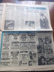 Günaydın Gazetesi - Turkish Newspaper - 4 Şubat 1973 - öldürülen konsoloslarımız Mehmet Baydar ve Bahadır Demir'in cenazeleri getirildi Fotoğrafı - 2 şehit konsolosumuzun cenazeleri asker omuzlarında taşındı zincirlikuyu mezarlığında toprağa verildi fotoğraf - İzmir cezaevinde mahkum kızlar çiçek yapıyor fotoğraf - Berker İnanoğlu anlatıyor Behiye Aksoy ile geçen onyedi günlük evliliğim - İstanbul sinema programı - TV'de gördüklerimiz - Adnan Şenses şarkı söylüyor fotoğraf - işkence iddialarının yayını sıkıyönetim tarafından yasaklandı - İstanbul Belediye Başkan Yardımcısı Kadri İlkay öldü - Fatih'in fedaisi Kara Murat yazan Rahmi Muratoğlu sizden Abdullah Turhan - bekleyeceğim oynayanlar Selçuk Ural Perihan Savaş ve Gülay Tema Foto Roman - Zeki Müren Münir Özkul Oya Alasya bebek belediye gazinosunda - Gönül Öner Sevim Çağlayan Ediz Onay Gar gazinosunda - bugün mithatpaşa'da Boluspor ile karşılaşacak olan Beşiktaş bir maçta halkı selamlarken fotoğraf - mithatpaşa'da ölüm kalım savaşı