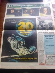 Günaydın Gazetesi - Turkish Newspaper - 4 Şubat 1973 - öldürülen konsoloslarımız Mehmet Baydar ve Bahadır Demir'in cenazeleri getirildi Fotoğrafı - 2 şehit konsolosumuzun cenazeleri asker omuzlarında taşındı zincirlikuyu mezarlığında toprağa verildi fotoğraf - İzmir cezaevinde mahkum kızlar çiçek yapıyor fotoğraf - Berker İnanoğlu anlatıyor Behiye Aksoy ile geçen onyedi günlük evliliğim - İstanbul sinema programı - TV'de gördüklerimiz - Adnan Şenses şarkı söylüyor fotoğraf - işkence iddialarının yayını sıkıyönetim tarafından yasaklandı - İstanbul Belediye Başkan Yardımcısı Kadri İlkay öldü - Fatih'in fedaisi Kara Murat yazan Rahmi Muratoğlu sizden Abdullah Turhan - bekleyeceğim oynayanlar Selçuk Ural Perihan Savaş ve Gülay Tema Foto Roman - Zeki Müren Münir Özkul Oya Alasya bebek belediye gazinosunda - Gönül Öner Sevim Çağlayan Ediz Onay Gar gazinosunda - bugün mithatpaşa'da Boluspor ile karşılaşacak olan Beşiktaş bir maçta halkı selamlarken fotoğraf - mithatpaşa'da ölüm kalım savaşı