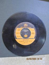 ESMERAY UNUTMA BENİ / AYRILIK OLSA BİLE 45 DEVİR PLAK