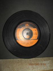 ESMERAY UNUTMA BENİ / AYRILIK OLSA BİLE 45 DEVİR PLAK