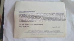 PRENSES DIANA'NIN ORİJİNAL FOTOĞRAFI - ORIGINAL PHOTOGRAPH OF PRINCESS DIANA - 20 x 15 cm EBADINDA - GALLER PRENSİ VE PRENSESİNE DÜĞÜNLERİ VESİLESİYLE VERİLEN HEDİYELER, 5 AĞUSTOS ÇARŞAMBA GÜNÜ ST JAMES SARAYI'NDA SERGİLENDİ. NE KADAR TATLI... ONA VE ONA ÖZEL KARAMELLER. - PRESENTS GIVEN TO THE PRINCE AND PRINCESS OF WALES ON THE OCCASION OF THEIR WEDDING WENT ON SHOW IN ST JAMES'S PALACE ON WEDNESDAY AUGUST 5. HOW SWEET... HIS AND HERS TOFFESS.