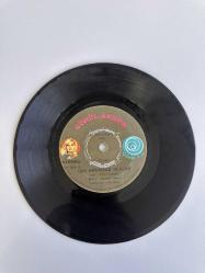 GÖNÜL AKKOR - BETERİN BETERİ VAR, GEL ARKADAŞ OLALIM 45 LİK PLAK