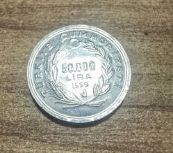 1999 Ay Century – Food Security Hatıra Parası  1999 basım Türkiye Cumhuriyeti 50.000 Lira hatıra madeni para. Koleksiyonluk, temiz durumda. Koleksiyon yapanlar için güzel bir parça.