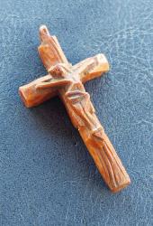 Avrupa, Antik Minyatür Haç/İsa Çarmıh Temalı Kolye Ucu. El Yapımı Oyma Şimşir Ağacı. Mükemmel Detaylı Bir İşçilik. 1920-1940'lar (23x44 mm) Nadir.