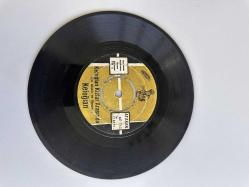 KELOĞLAN RÜŞTÜ ASYALI - KELOĞLAN EVLENİYOR, KELOĞLAN KIZLAR ARASINDA 45 LİK PLAK