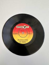 NURİ SESİGÜZEL - YAŞIM ONSEKİZDE GİTTİM ASKERE, BİZİM GÖÇLER ŞU ELLERDE 45 LİK PLAK