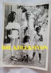 PRENSES DIANA'NIN ORİJİNAL FOTOĞRAFI - ORIGINAL PHOTOGRAPH OF PRINCESS DIANA - 20 x 15 cm EBADINDA - MODEL VİVİEN HAİG, CAROLE MORFARED'İN 