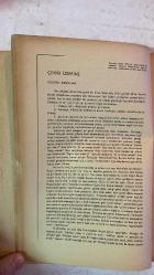 TÜRK DİLİ, AYLIK DİL VE YAZIN DERGİSİ - 1 MART 1975 SAYI: 282  BAHRİ SAVCI: ATATÜRK DEVRİMCİLİĞİNİN DİNAMİĞİNDE RET-KABUL İKİLEMESİ - SAADET ÇAĞATAY: AHMET CAFEROĞLU - HÜSEYİN DEMİRHAN: ÇEVİRİ ÜZERİNE - HASAN EREN: TÜRKÇEDE RUMCA ALINTILAR - FAZIL HÜSNÜ DAĞLARCA: GİYİNİK SU - SABAHATTİN KUDRET AKSAL: DAĞ YOLU - METİN ELOĞLU: BIKIM - HASAN ŞİMŞEK: İYİ Kİ - ZÜHTÜ BAYAR: DÖRTLÜKLER - AHMET NADİR CANER: BAĞDAT'TA - MEHMET MUMTAZ TUZCU: GÜNBERİ - SALAH BİRSEL: TEPEBAŞI BAHÇESİ - HİKMET DİZDAROĞLU: İLK ROMAN ÇEVİRİSİ ÜZERİNE - BİLGE KARASU: ÇEŞİTLEMELİ KORKU - NAZLI ERAY: ACININ ÖYKÜSÜ - MUZAFFER BUYRUKÇU: GÜNLÜK - ALİ PÜSKÜLLÜOĞLU: GÜNCEL SÖZLÜK III - OĞUZ KAZIM ATOK: KÖYDE TÜRKÇE ÜZERİNE SÖYLEŞİ - SAMİ N. ÖZERDİM: HACI SÜLEYMAN EFENDİ VE TÜRKİYE'DE 