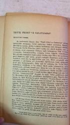 TÜRK DİLİ, AYLIK DİL VE YAZIN DERGİSİ - HAZİRAN 1974 SAYI: 273  CEYHUN ATUF KANSU: DEVRİMCİ DÜŞÜNCE - BEDRETTİN TUNCEL: TEVFİK FİKRET VE GALATASARAY - HASAN EREN: ÖRNEKTEN ÖRNEĞE - FAZIL HÜSNÜ DAĞLARCA: İLKOKUL İKİDEKİ - SABAHATTİN KUDRET AKSAL: EZGİ - MEHMED KEMAL: DİL ÜSTÜNDEN KAYDIRMACA - GÜLTEN AKIN: HURÇ - HALİL UYSAL: UZAKLARA BAKAR MISIN - İSMET KEMAL KARADAYI: YAY - ABDÜLKADİR BULUT: ALINTI - MAHMUT ALPTEKİN: GÜZ VURGUNU - MEHMET TANER: SORU - CAVİT ORHAN TÜTENGİL: DOĞUM VE ÖLÜM DÖNEMEÇLERİNDE ZİYA GÖKALP - ÖZER OZANKAYA: NASIL BİR AHLÂK EĞİTİMİ? - MEHMET SALİHOĞLU: SANATTA GÜZEL VE ELEŞTİRİ ÜSTÜNE - TAHİR NEJAT GENCAN: BİLEŞİK-BİRLEŞİK - AVNİ GIVDA: BİR OZANIN ÖLÜMÜ - OKTAY AKBAL: İLKYAZ DEVRİMİ - NECATİ TOSUNER: İSA, MONİKA VE BEN - ZEYYAT SELİMOĞLU: EKSI SONSUZA DOĞRU - HİKMET DİZDAROĞLU: TÜRK YAZIN TARİHİ - METİN AND: FARUK NAFİZ ÇAMLIBEL’E YAPILAN SAYGISIZLIK - CEMAL SÜREYA: YABANCI YAYINLAR  - 74 SAYFA
