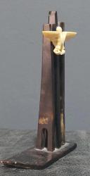 Avrupa, Kartal Temalı Heykel (Minyatür). Kartal, İnce Detaylı Kanat ve Kuyruk Tüyleriyle (Kaideside Dahil) Kemikten El İşçiliğiyle Üretilmiş, Muhteşem ve Eşsiz Bir Eserdir. Sanatçı İmzalı. 1915-1942'ler. Nadir.