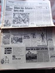 Hürriyet Gazetesi - Turkish Newspaper - 25 Kasım 1987 - harp okulu öğrencisinin canına kıyan sustalı gazetemize postalandı fotoğraf - silah yüklü ABD uçaklarına el altından izin vermişiz - Turgut Özal Erdal İnönü limon savaşı - güzel Hollandalı Fraukje Santing Erdal İnönü'yü terletti fotoğraf - eski sıkıyor ödüm komutanı Recep Ergun MİT ve polis çalışmıyor dedi - Dündar Kılıç'a Adnan Menderes benzetmesi - liderlerin en uzun geceleri araştırma Haluk Şahin - SHP seçim ilanı tam sayfa - Sibel Can Belkıs Akkale büyük maksimde - İbrahim Tatlıses Ahu Tuğba Osman Yağmurdereli vatan caddesi turistik Lunapark Gazinosu'nda - Doğru Yol Partisi seçim ilanı tam sayfa - Anavatan Partisi seçim ilanı tam sayfa - Selda Bağcan bu seçimde oyum SHP'ye fotoğraf - Naim Süleymanoğlu Seul'e gidemiyor mu - Semra Özal Fenerbahçe'nin durumu Başbakan Turgut Özal'ı üzüyor dedi - Fenerbahçeli Abdülkerim Durmaz göbek atarken ceza yedi fotoğraf - hakem ücretlerine zam yapıldı maç başına 100 bin lira - Aydan Şener