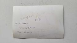 KADİR İNANIR'IN ORİJİNAL FOTOĞRAFI - 15 x 10 cm EBADINDA - KADİR İNANIR ''ESKİCİ ve OĞULLARI (1990)'' ADLI FİLM ÇEKİMİ SIRASINDA ŞEHNAZ DİLAN ve FİLİZ TAÇBAŞ İLE AYNI KAREDEYKEN ÇEKİLMİŞ BİR FOTOĞRAF