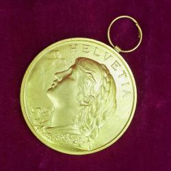 VINTAGE F.LANDRY İMZALI HELVETIA PAUL KRAMER NEUCHATEL KABARTMA GENÇ KIZ PORTRE GÖRSELLİ ALTIN YALDIZ KAPLAMA İSVİÇRE MADALYA