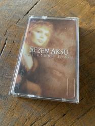 SEZEN AKSU - ADI BENDE SAKLI - KASET