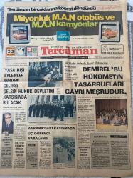 TERCÜMAN GAZETESİ - DOĞUM GÜNÜ HEDİYESİ (TURKISH NEWSPAPPER) - 23 HAZİRAN 1977 - SADECE DÖRT SAYFADIR -Bülent Ecevit-Süleyman Demirel-Ahmet Kabaklı-Rauf Tamer-Züleyha Münif-Oktay Güner-Michel-Schmidt-Brejnev-İdi Amin-Mukbil Özyörük-Ergun Göze-Yasa dışı eylemler kimden gelirse gelsin hukuk devletini karşısında bulacak-Demirel bu hükümetin tasarrufları gayri meşrudur-Ankara’daki çatışmada üç öğrenci yaralandı-Özal Ecevit hükümetine kırmızı oy vereceğini açıkladı-Güvenoyu-AP ve MHP meclis başkanlığı konusunda anlaştılar-Zorbalık iktidardadır-İktisat politikası-666’nın anlamı-Schmidt hükümeti 243’e karşı 253 oyla güvenoyu aldı-Barışı tehdit altında-ABD’de ilk defa eski bakan hapse girdi-Öldüğü söylenen İdi Amin balayında olduğunu açıkladı-İşverenler konfederasyonu açıklama yaptı MESS’i ezdirmeyeceğiz-Avrupa sosyalist olursa özgürlük olmaz-Avrupa Parlamentosu için görüş ayrılığı var-Haydi görelim-Ölüm ve ötesi-CHP’ye muhalefet bir zarurettir-Büyük kuruluşlar ve büyük tasarruf sahipleri için