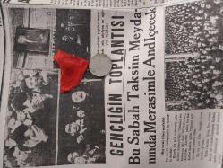 İSTANBUL ÜNİVERSİTESİ ''EY TÜRK GENÇLİĞİ CUMHURİYET SANA EMANETTİR'' HATIRA NİKEL MADALYON.1881 - 10 KASIM 1938 Çap: 30 mm / Ağırlık: 9,02 gr. VE 13 KASIM 1938 ORİJİNÂL YENİ SABAH GAZETESİ ATATÜRK VE İNÖNÜ HABERLERİ..