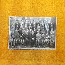 St. MICHEL LİSESİ 1954 TARİHLİ ÖĞRENCİLER VE ÖĞRETMENLERİ SİYAH BEYAZ FOTOĞRAF