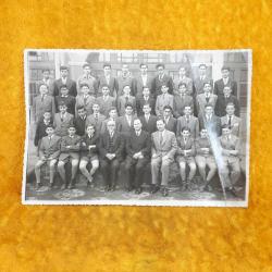 St. MICHEL LİSESİ 1954 TARİHLİ ÖĞRENCİLER VE ÖĞRETMENLERİ SİYAH BEYAZ FOTOĞRAF