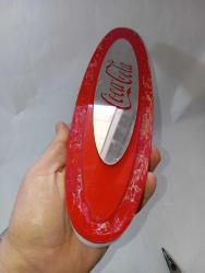 Coca cola ışıklı tabela . Pleksi 42x10 cm Işıkları yanıyor ancak kablosu dipten kesilmiş kablosu yok Kullanılmış ürün resimlerdeki haliyle koleksiyon Dekorluk
