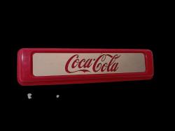Coca cola pleksi tabela  Işıksız model 44x11 cm Kullanılmış ürün. Az yipranmalari mevcut detaylı resimler eklenmiştir  Haliyle KOLEKSiYONLUK Dekorluk