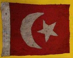 LOT.2 » ESKİLERDEN ASKER GÖĞÜS CEBİ BAYRAĞI. ARKASI MÜHÜRLÜ. KOLEKSİYONLUK.