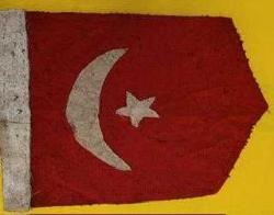 LOT.9 » ESKİLERDEN EL DİKİMİ KOLEKSİYONLUK BAYRAK. ARKASI MÜHÜRLÜ.