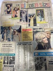 TERCÜMAN GAZETESİ - DOĞUM GÜNÜ HEDİYESİ (TURKISH NEWSPAPPER) - 20 AĞUSTOS 1977 - SADECE DÖRT SAYFADIR -Necip Fazıl Kısakürek-Cem Serdengeçti-Ergun Göze-Güven Taner-Mehmet Kervancı-Emine Işınsu-Şenol Kırpıkçıoğlu-Dr Ahmet Uğur-Ali Osman-Abdullah Nebioğlu-Uğur Dündar-Seyyal Taner-Erol Büyükburç-Füsun Önal-Ela Altın-Taner Şener-Cemile Kutoğlu-Gökben-Gönül Yazar-Göksel Arsoy-Sait Faik-Orhan Veli-Eritre Bayrağı Bağımsızlık İçin Çırpınıyor-Çarpışan Eritreli Kadınlar Hz Muhammedin Kızının Adı ile Anılıyor-Rukayye Kızları-Fatiha Okunurken Fin Askerleri Nöbet Tutuyor-Peygamber ve Haya-Ramazan Sohbetleri-Doğru Yolun Sapık Kolları-Acı-Sevgi-Gençler İçin Din Dersleri-Nafile Oruçlar-Mekruh Oruçlar-Ramazan Orucu-Orucun Farz Olmasının Şartları-Orucun Geçerli Olmasının Şartları-Şeytan Kuyusu-Akşamüstü Şöyle Bir Geçiş Yok Mu Değme Sinemadan Da Güzeldir Köprüye Mısra Düşmeyen Şair Yok Düşüne Köprü Girmeyen Vatandaş Yok-Bizden Size-Uğur Dündar Bir Hafta Sonu Programı ile Tekrar Ekrana Dönüyor-TV Programı