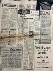 TERCÜMAN GAZETESİ - DOĞUM GÜNÜ HEDİYESİ (TURKISH NEWSPAPPER) - 24 ARALIK 1972 - SADECE DÖRT SAYFADIR -Necip Fazıl Kısakürek-Rauf Tamer-Celal Yardımcı-Cevdet Sunay-Kemal Belgin-Ali Gümüş-Doğan Ersavaş-THY hac uçağı zorla Irak’a indirildi-General Giap öldürüldü-Prof Konuralp elektrik sıkıntısını en çok hasta ve doktorlar çekiyor-Kalp ameliyatı yaparken birden cereyan kesildi-R Hisarında bir kilise ve 5 ev yandı-Kilise vakfında oturan bir kadın kayboldu-Enerji açığı ancak 1982 yılında kapatılabilecek-Kayıp 16 yolcu 70 gün kar yiyerek yaşadı-Korkunç olayın mutlu sonu-Milyoner dul genç aşığı öldürmüş-Fikir bahçesi-Dahilerin divanları-Sovyet Rusya’da yıl dönümü-Dış politika-Kiralık-Yeni binamız size şans getirsin-100000 liralık çekiliş-İslam garazsız olmak insan adil olmak-Önemli meseleler-Üniversite harcı-Üniversite harcı-7 gün kaldı-İstanbul Bankası-Bu işi bitirin-Günün deplasmanı-Eskişehir Beşiktaş-F Bahçe güç sıyrıldı 1 0-Şekerspor ofsayt golle Adana’yı yendi 1 0-Akdağ’ın Avrupa şampiyon