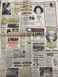TERCÜMAN GAZETESİ - DOĞUM GÜNÜ HEDİYESİ (TURKISH NEWSPAPPER) - 17 ŞUBAT 1973 - SADECE DÖRT SAYFADIR -Kenan Akın-Suna San-Beşir Atalay-Kemal Ilıcak-Rauf Tamer-Ali Rıza Alp-Şükrü Baban-Necdet Uran-Halit Kıvanç-İslam Çupi-Öcal Uluc-Salih Binay-Rıdvan Uysal-O Şeref Fenerbahçe için Ziya Pele’den bile büyüktür-Temeli Beyazıt attı binayı Pekin yapacak G Saray-Milli takım için ümitli-Yabancı antrenör ihtiyacı bitecek-Feriköy Sivas-Lig dev bir maçla açılıyor-Beşiktaş Göztepe A Gücü Şeker-Lig tahmin krallığı-Haftanın maçları kaç kaç bitecek-İki çetin maç var-Bursa kongreye tek liste getiriyor-Polat’a göre bilimsel yoldan geçecek Türk çalıştırıcılar bütün takımlara hakim olacak-Kolej voleybolcular Çeşme elemek için hazırlanıyor-Spaijc İtalya’yı yenebilirsiniz-Kahraman Maraş’ta Fransız Ermeni vahşetleri-Milli eğitimimizdeki tezatlar-Bilgi ve değişmez ahlak kuralları-Avrupa’nın Amerika hükümeti ve halkı yanında en hararetli avukatı İngiliz başvekili-Anıt komitesi anıtın yazıları değiştirilemez-AP k