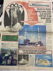 TERCÜMAN GAZETESİ - DOĞUM GÜNÜ HEDİYESİ (TURKISH NEWSPAPPER)  - 22 EYLÜL 1975 - SADECE DÖRT SAYFADIR -Adnan Menderes-Necip Fazıl Kısakürek-Mehmet Akif Ersoy-İbrahim Ağa Çubukçu-Faik Türkmen-Abdülkadir Geylani-Mustafa Doğan Tanju-Rene Guenon-Hisamettin Cindoruk-Ali Arslan-Hasan Aydın-Erdoğan Akdağ-Kocatepe Camii Ankara’nın her semtinden görülebiliyor-Ankara’da inşaatı tamamlanmak üzere olan Kocatepe Camii’nde 20 bin mümin ibadet edecek-Ege’nin en büyük ve modern camii İzmir’de yapılıyor-Peygamberimizin yabancı hükümdarlara mektupları-Kur’an’dan ayetler-Dinimizde beslenme ve sağlık-Evliyaların orucu-Mimar Sinan’ın Allah’a adadığı eser Süleymaniye Camii-İslam aleminin ilim yıldızları İbn-i Sina-Erzurum’lular iftarlarını şifalı sularda açıyor-Atatürk Üniversitesi camii bu Ramazan da ibadete açılmadı-Kayseri cezaevindeki 50 mahkum Kur’an kursu görüyor-Politikacılarla politikasız Ramazan sohbeti-Hoca’sız Ramazan olmaz