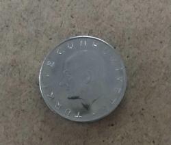 LOT.16 » 1979 CUMHURİYET MADENİ PARALARI 1 LİRA ÇİLLL  KENAR YAZILARI TERS