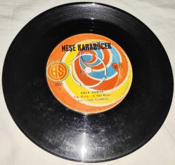 Neşe Karaböcek - Koca Dünya / Atsan Atılmaz Satsan Satılmaz  1974 45'lik