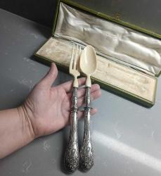 Victorian Antika Fransız Fildişi Görünümlü Celluloid Malzeme ve Gümüş kaplama Salata Servis Çatalı ve Kaşığı  Orjinal Kutusunda