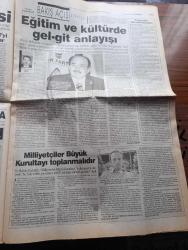 Türkiye'de Yeniçağ Gazetesi - Turkish Newspaper - 9 Temmuz 2003 - PKK Tunceli valisi Cafer Akyüz'e saldırdı  2 şehit - CHP lideri Deniz Baykal'ın nota tepkisi - askerimize saldırdı parmağı olan Talabani Ankara'da Abdullah Gül tarafından ağırlanacak - MHP lideri Devlet Bahçeli ABD Kıbrıs ve Kuzey Irak konularında Türkiye'yi arkadan vurdu - kırkpınar'ın yeni ağası Mustafa Altunhan hakkındaki iddialar - 2500 ABD'li asker firar etti - Erzurum'da yapılan kazılarda toplu mezar ortaya çıktı - Onbinlerce işçi AKP'li Tayyip başvekil işçi memur aç sefil dedi - Kuzey Irak'ta 11 askerimizi esir alan ABD'ye tepkiler durmuyor - Ferhat Tunç PKK'yı övmekten tutuklandı - AKP'den hortumcuya kıyak - Koç Sistem Dell Satacak - 16. Altın güvercin festivali şarkı yarışması Burak Uçkan'ın birinciliği ile sona erdi - Türkiye'de milli takım bazında kaleci sıkıntısı yaşanıyor - Beşiktaş'ta Lucescu fırtınası - Galatasarayla 3 yıl aradan sonra tekrar nikah tazeleyen Hakan Şükür çok mutluyum dedi Fotoğrafı